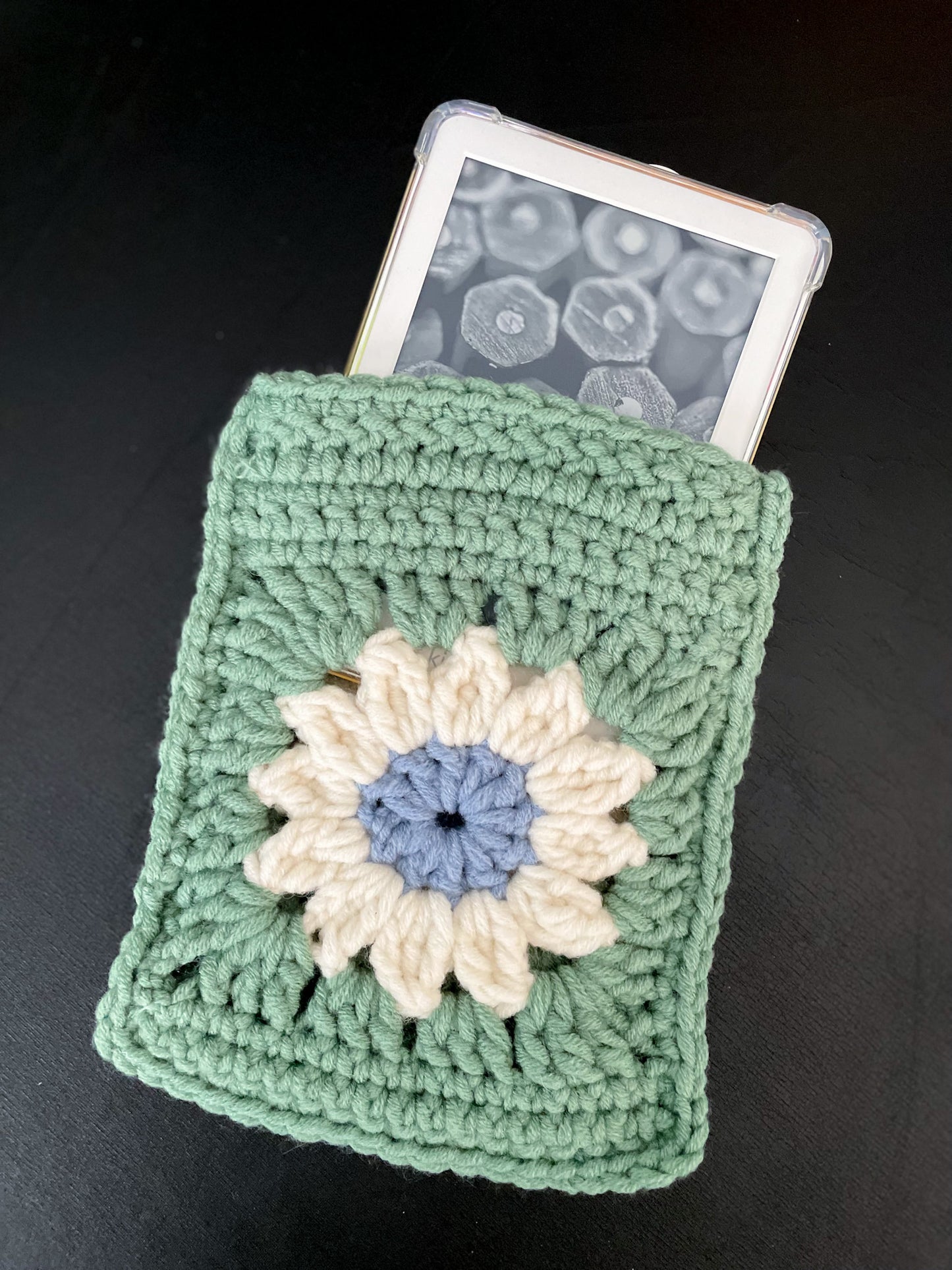 Sage Daisy E-Reader Cover