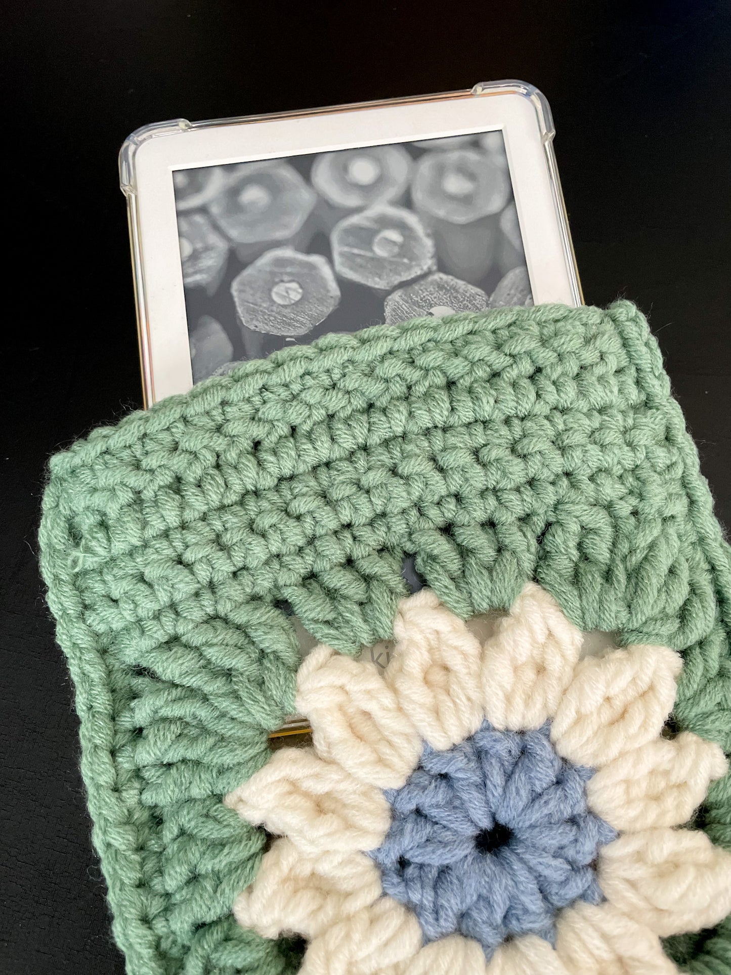 Sage Daisy E-Reader Cover